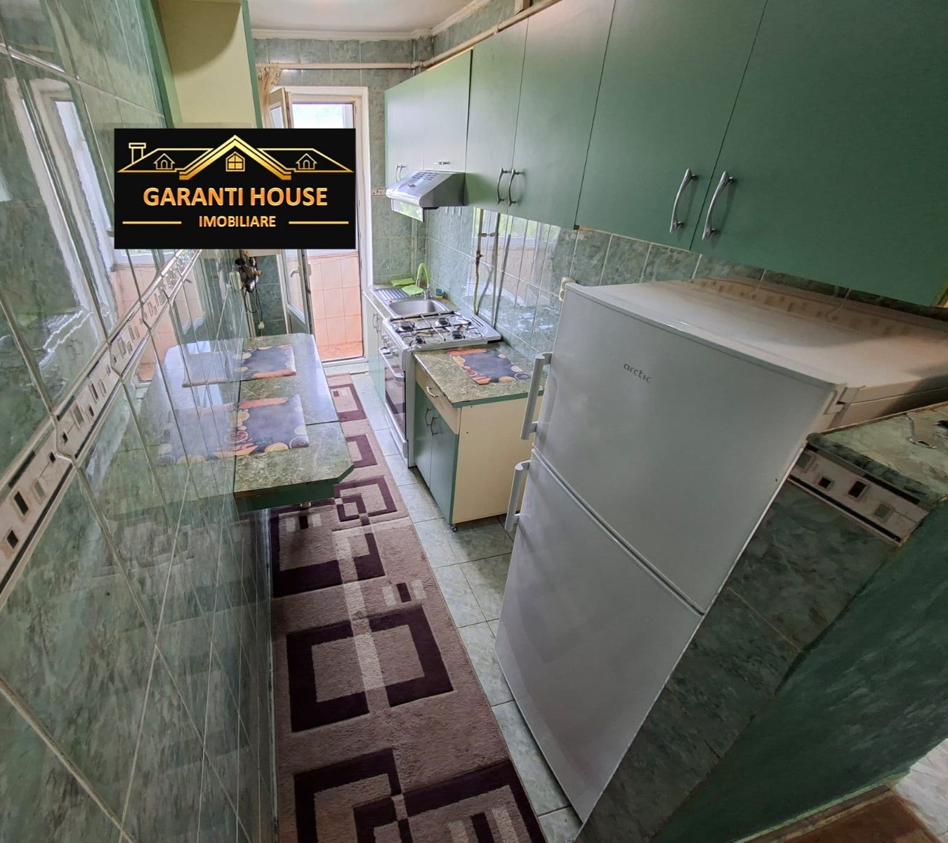Zona Semiluna, apartament cu 3 camere, etaj 4, mobilat — fotografia 1