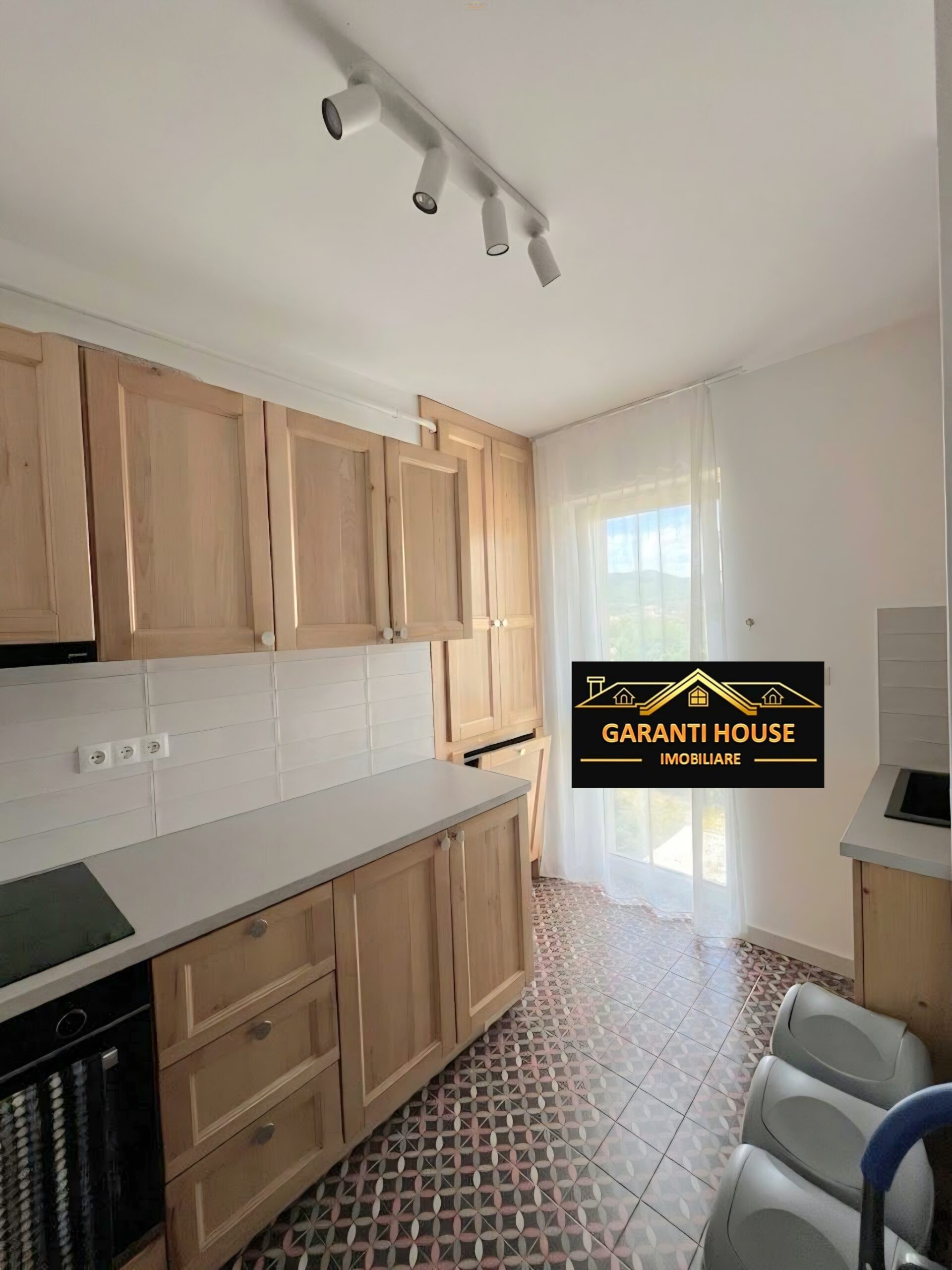 Bloc nou, apartament cu 2 camere, parcare sub bloc, mobilat — fotografia 3