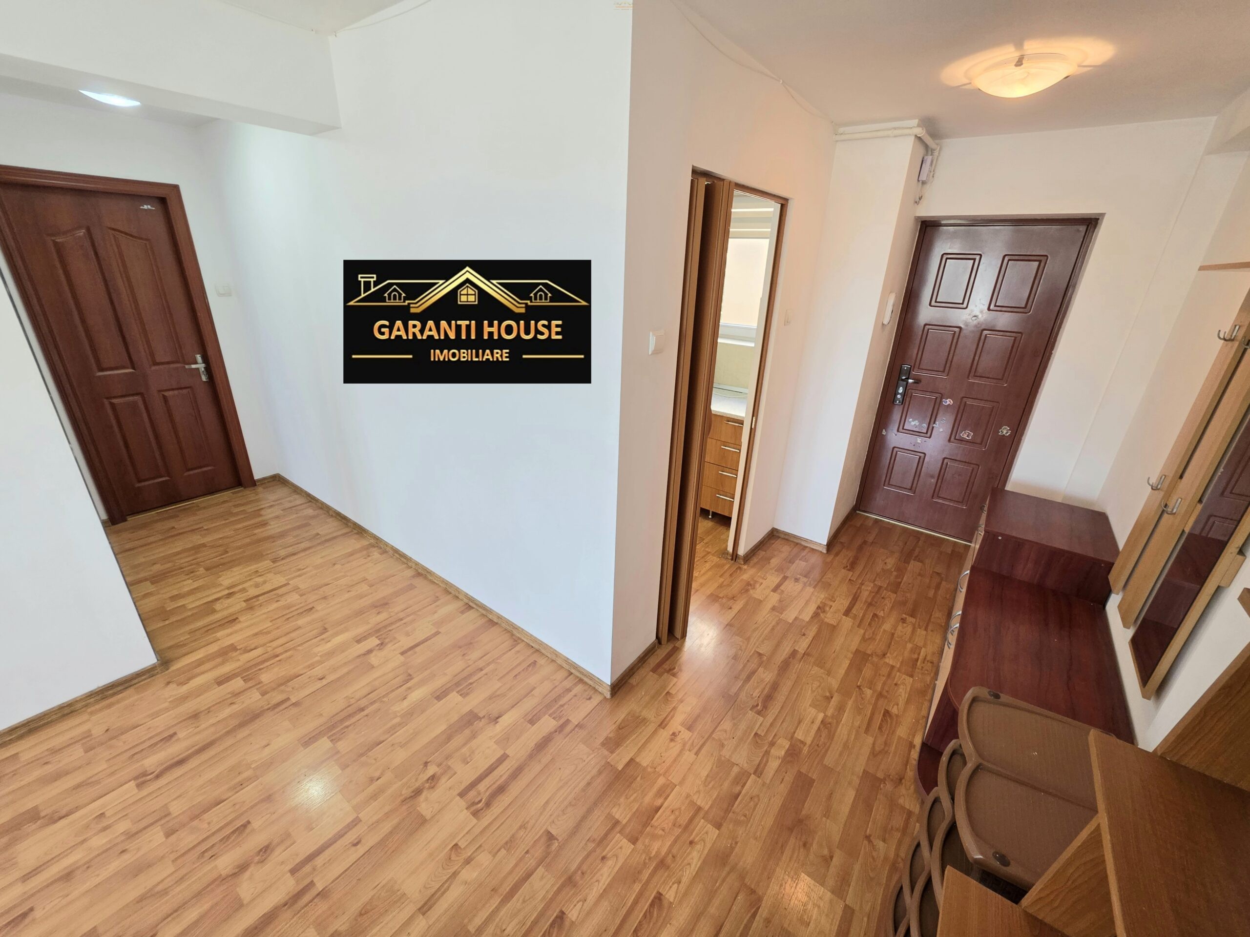 Ultracentral, apartament cu 2 camere, etaj 2, mobilat — fotografia 3